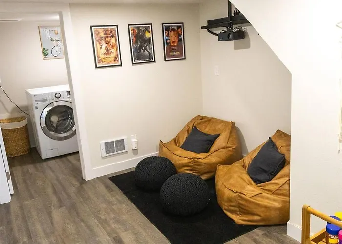 Waddle On Inn- Hot Tub, Pet Friendly, Fully Fenced, 5 Blocks To Beach!