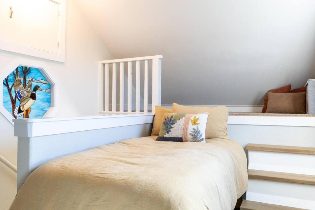 Waddle On Inn- Hot Tub, Pet Friendly, Fully Fenced, 5 Blocks To Beach! Holiday home Ocean Park