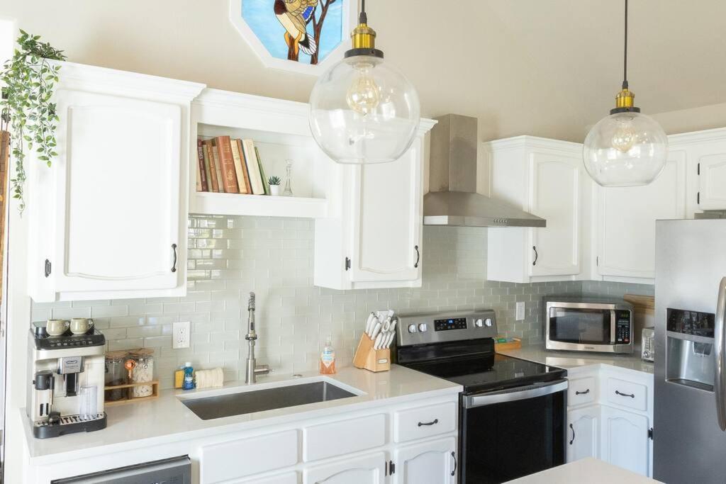 Holiday home Waddle On Inn- Hot Tub, Pet Friendly, Fully Fenced, 5 Blocks To Beach! *