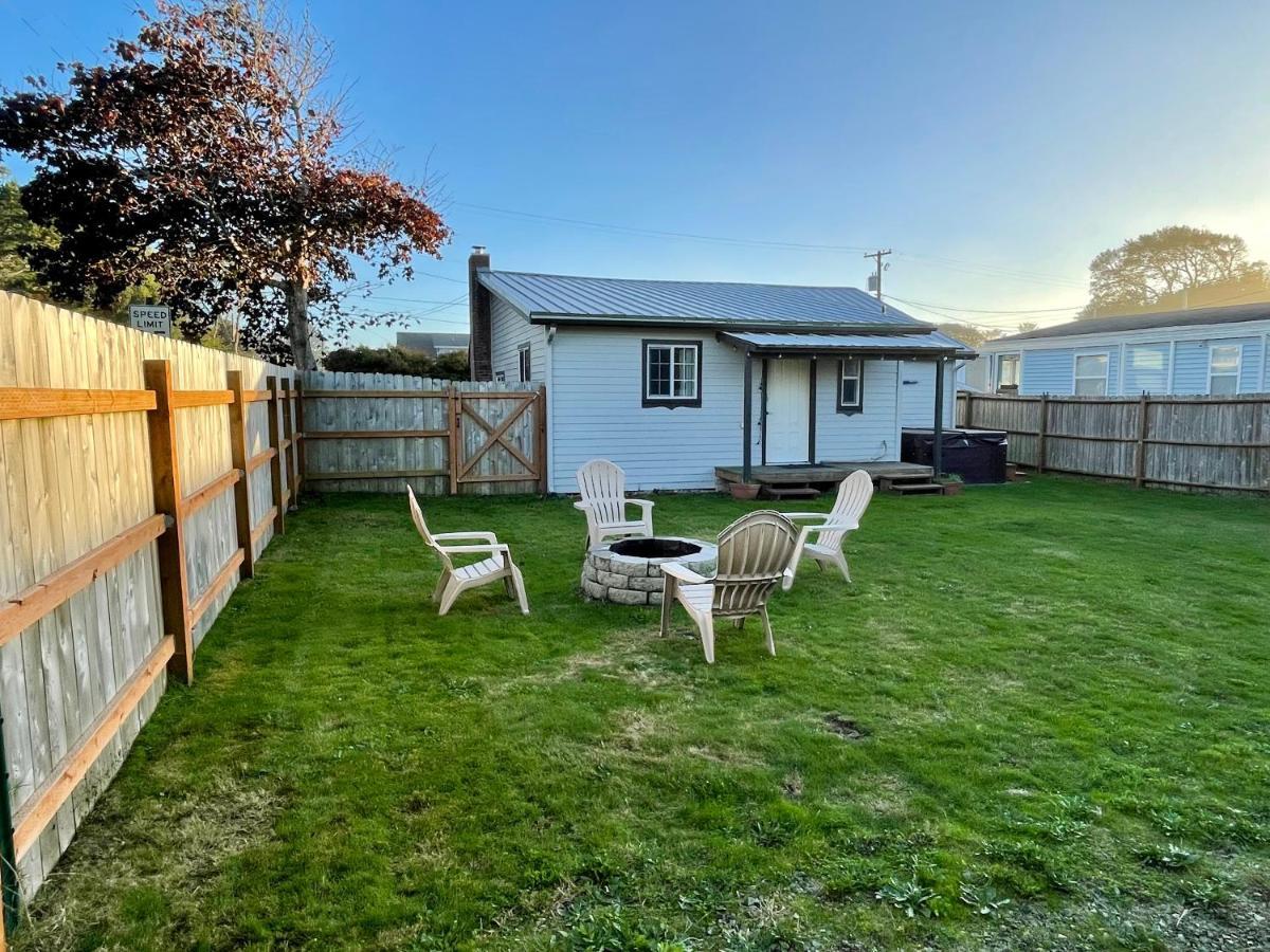 Holiday home Waddle On Inn- Hot Tub, Pet Friendly, Fully Fenced, 5 Blocks To Beach! *